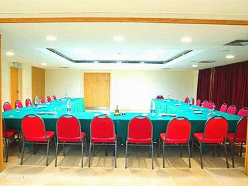 Quality Inn Tripoli Bagian luar foto