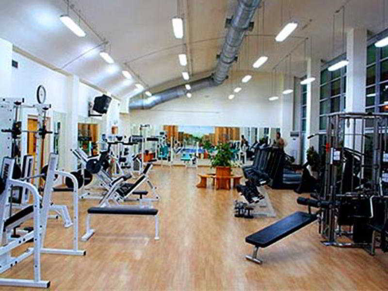 Quality Inn Tripoli Bagian luar foto